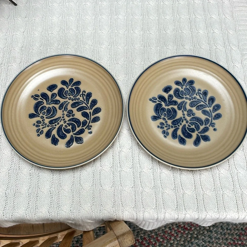 Pfaltzgraff Thomasville Pottery 2 folk art plates. Tan/blue. No chips/cracks